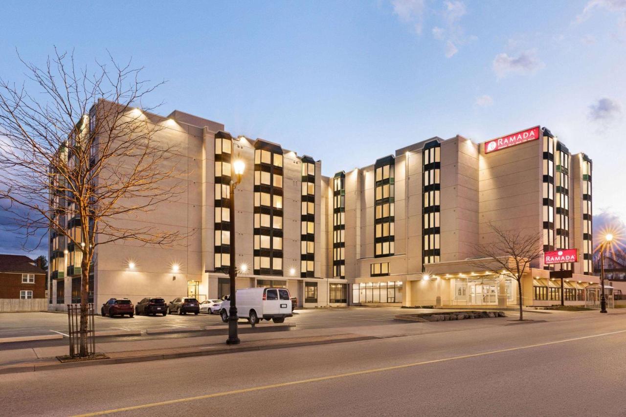 Ramada By Wyndham Near The Falls Hotel 3*